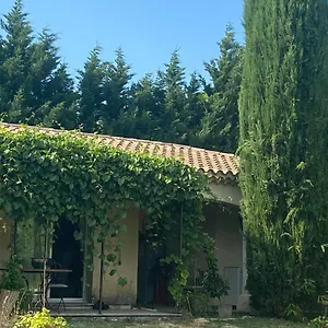 Les Trois Cyprès Francia